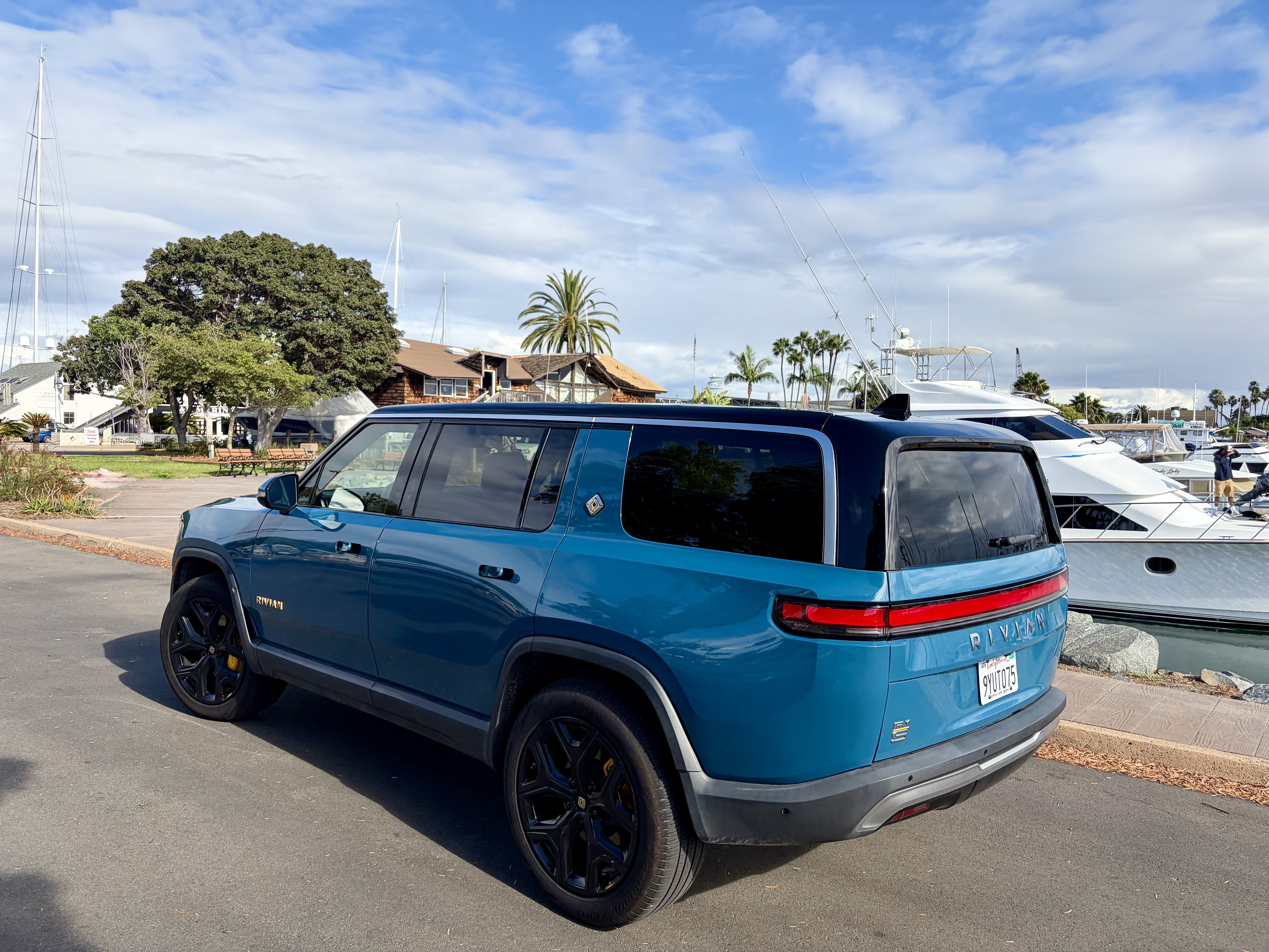 Used 2022 Rivian R1S Launch Edition Quad AWD/4WD image 4