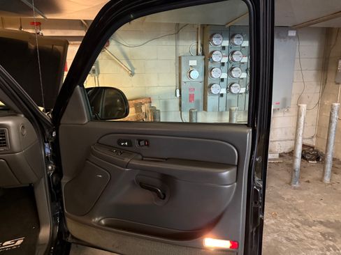 Used 2004 Chevrolet Silverado 1500 SS image 17