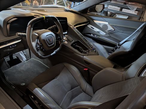 Used 2024 Chevrolet Corvette Z06 w/ Z07 Performance Package image 13