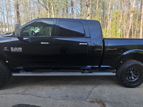 Used 2017 RAM 2500 Laramie image 2