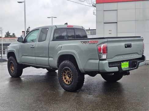 Used 2022 Toyota Tacoma TRD Sport w/ TRD Premium Sport Package image 29