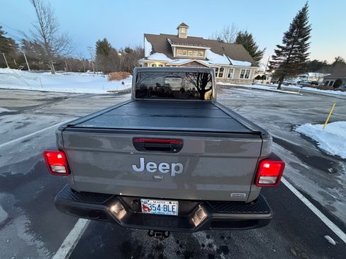 Used 2021 Jeep Gladiator Overland w/ Popular Equipment Package image 6