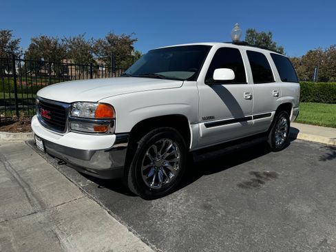 Used 2004 GMC Yukon SLE w/ Cargo Package RWD image 1