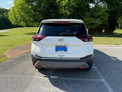 Used 2023 Nissan Rogue S AWD/4WD image 31