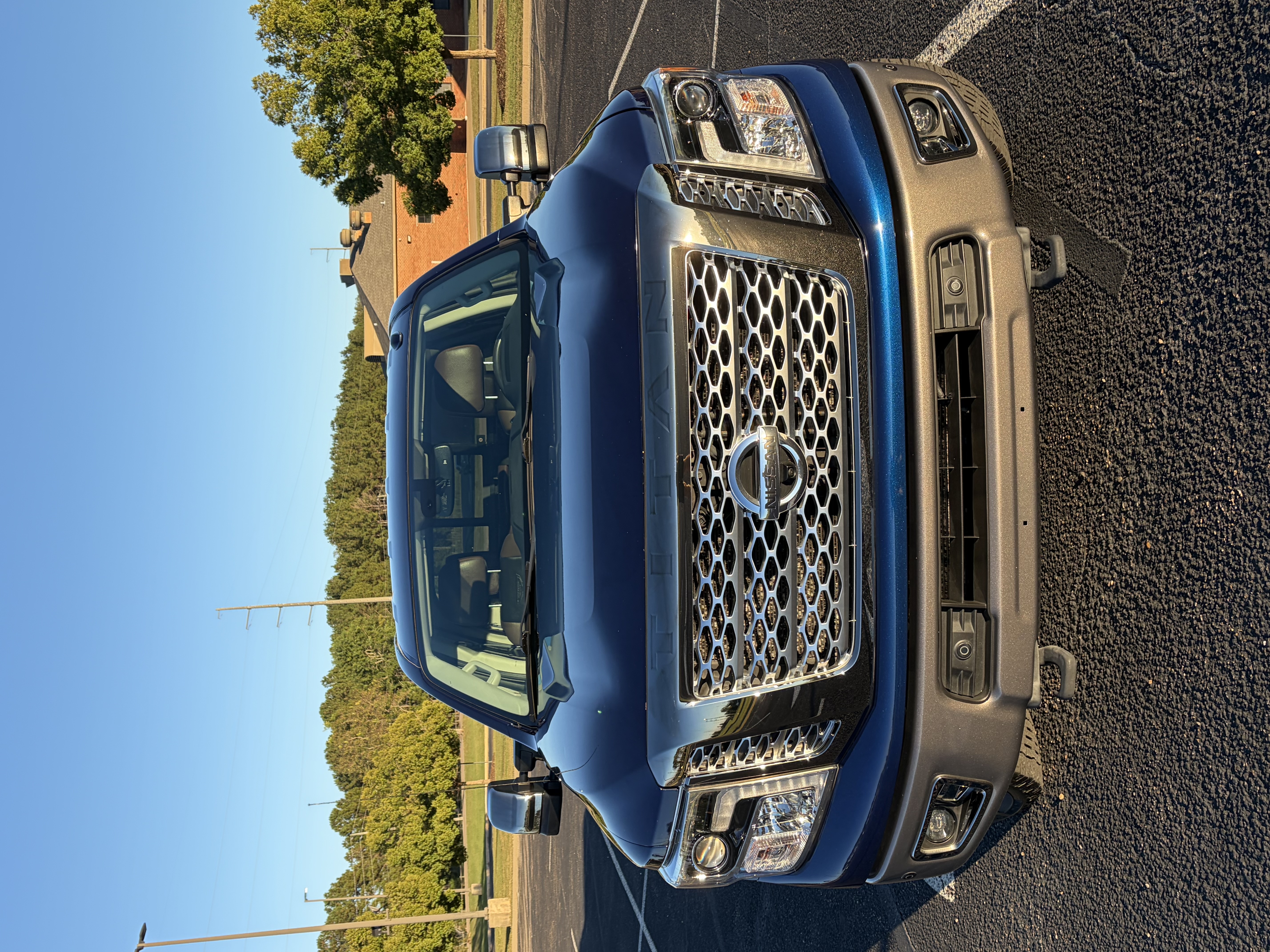 Used 2018 Nissan Titan Platinum Reserve w/ Platinum Utility Package AWD/4WD image 2