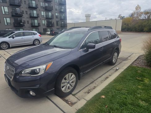 Used 2017 Subaru Outback 2.5i Premium image 8