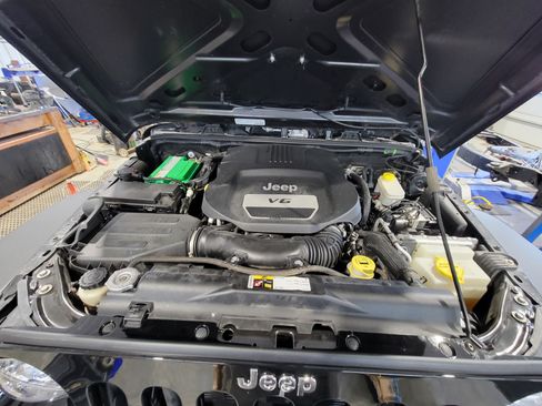 Used 2014 Jeep Wrangler Sport image 3