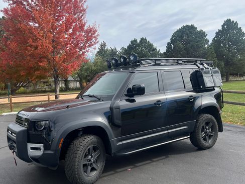 Used 2023 Land Rover Defender 110 S image 1