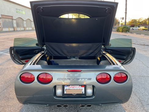 Used 2004 Chevrolet Corvette Coupe 2D w/ Preferred Equipment Group image 9