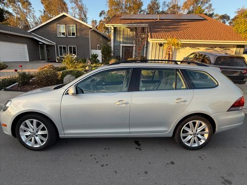 Used 2010 Volkswagen Jetta TDI image 4