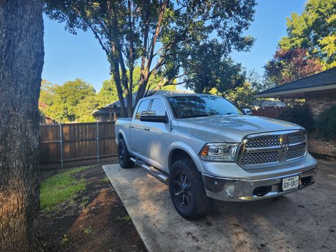 Used 2015 RAM 1500 Laramie w/ Convenience Group image 4