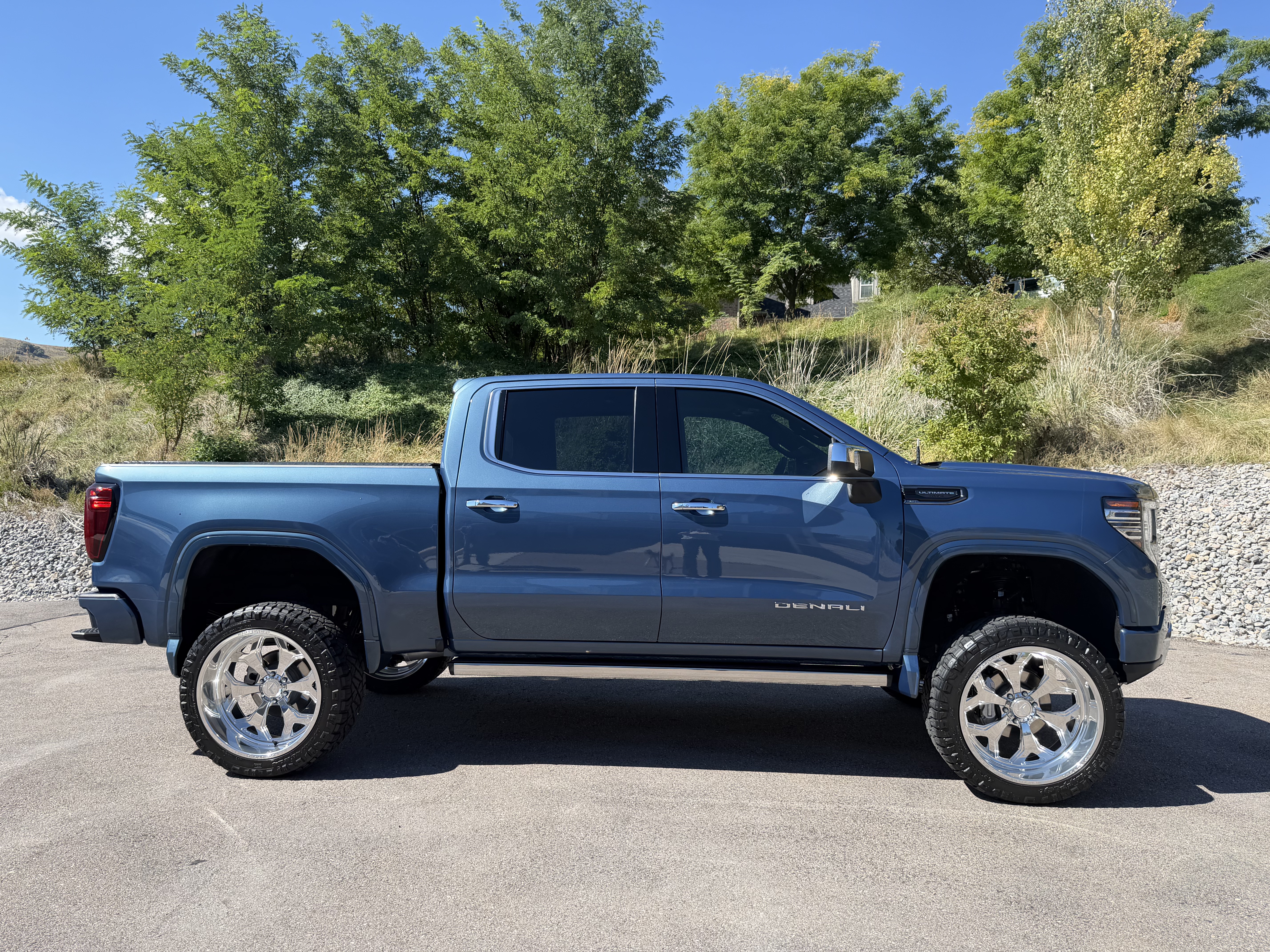 Used 2024 GMC Sierra 1500 Denali Ultimate AWD/4WD image 1