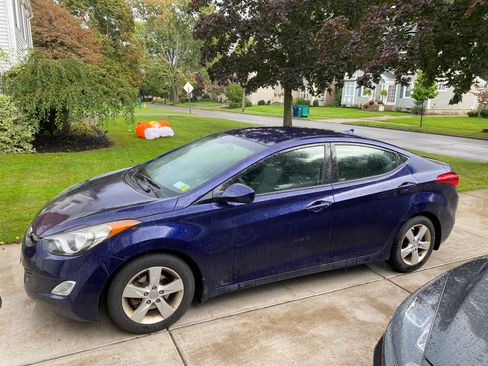 Used 2013 Hyundai Elantra GLS w/ Preferred Pkg image 1
