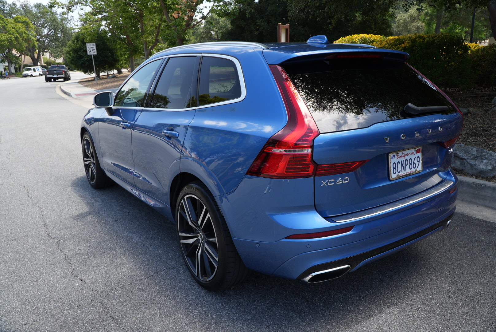 Used 2018 Volvo XC60 T6 R-Design w/ Convenience Package AWD/4WD image 5