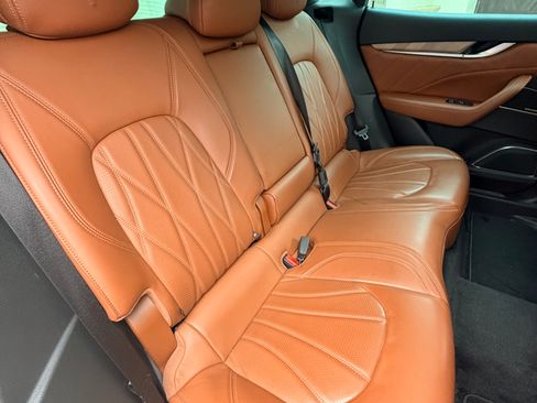 Used 2020 Maserati Levante GranLusso AWD/4WD image 18