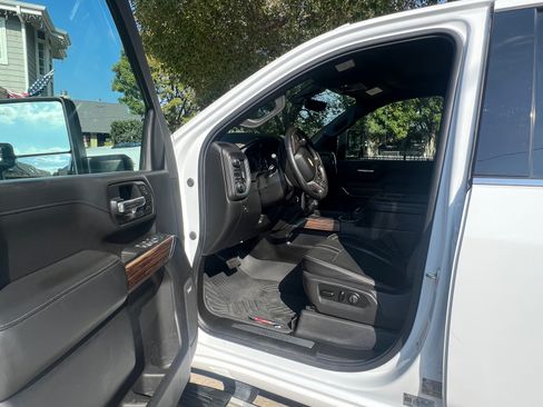 Used 2021 Chevrolet Silverado 2500 High Country w/ Z71 Off-Road Package image 9