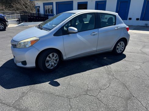 Used 2012 Toyota Yaris LE image 2
