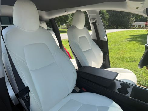 Used 2021 Tesla Model Y Long Range AWD/4WD image 15