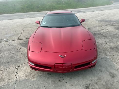 Used 2004 Chevrolet Corvette Coupe w/ Preferred Equipment Group RWD image 2