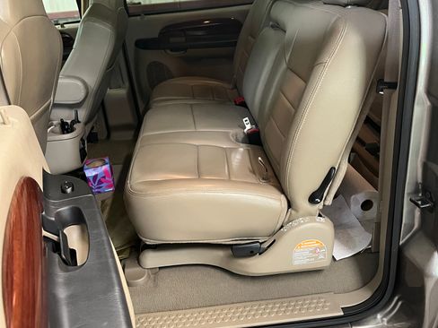 Used 2005 Ford Excursion Limited RWD image 8