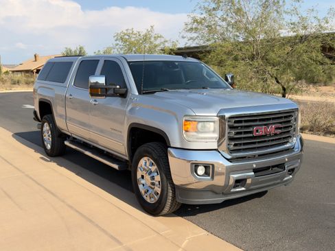 Used 2015 GMC Sierra 2500 SLT w/ Duramax Plus Package AWD/4WD image 6