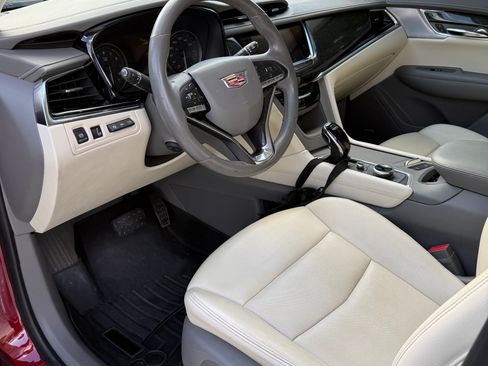 Used 2020 Cadillac XT6 Premium Luxury image 10