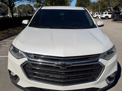 Used 2018 Chevrolet Traverse LT image 2