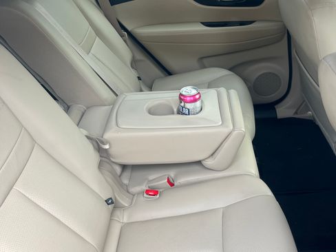 Used 2018 Nissan Rogue SL w/ Premium Package image 5