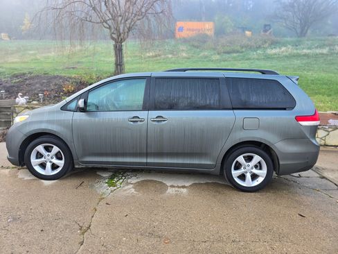 Used 2014 Toyota Sienna LE image 12