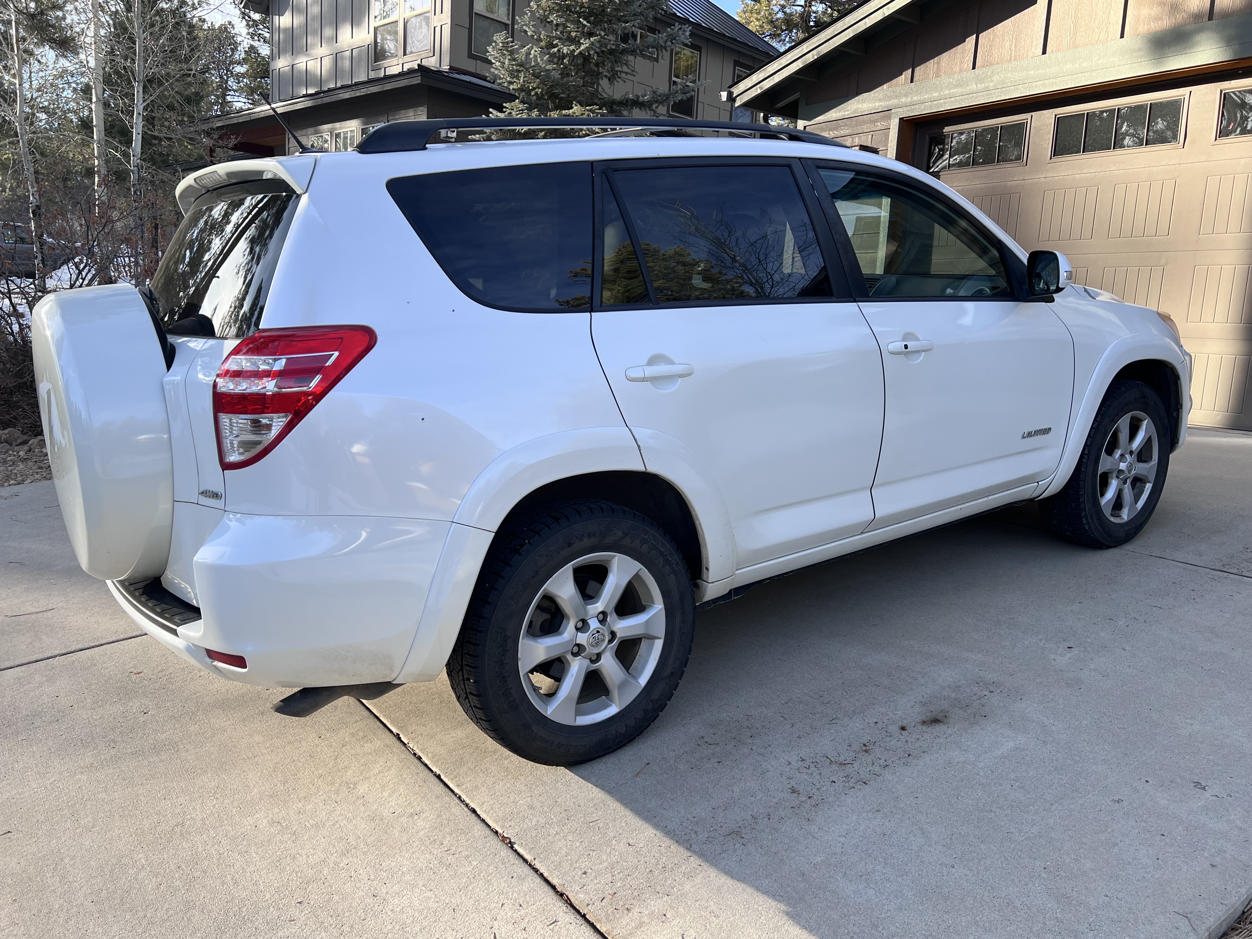 Used 2012 Toyota RAV4 Limited w/ Navigation Value Pkg AWD/4WD image 5