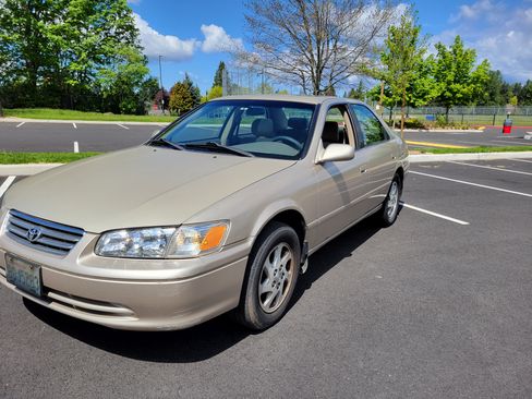 Used 2001 Toyota Camry LE image 1