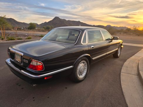 Used 1999 Jaguar XJ8 L image 6