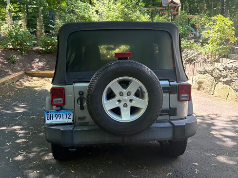 Used 2016 Jeep Wrangler Unlimited Sport AWD/4WD image 4