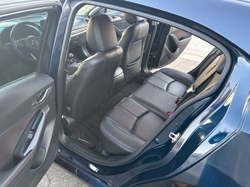 Used 2017 MAZDA MAZDA3 Touring FWD image 9