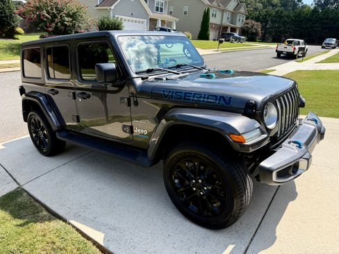Used 2022 Jeep Wrangler Unlimited Sahara w/ Cold Weather Group AWD/4WD image 2