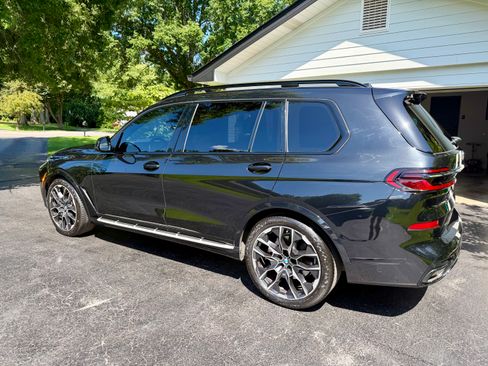 Used 2023 BMW X7 xDrive40i w/ M Sport Package AWD/4WD image 8