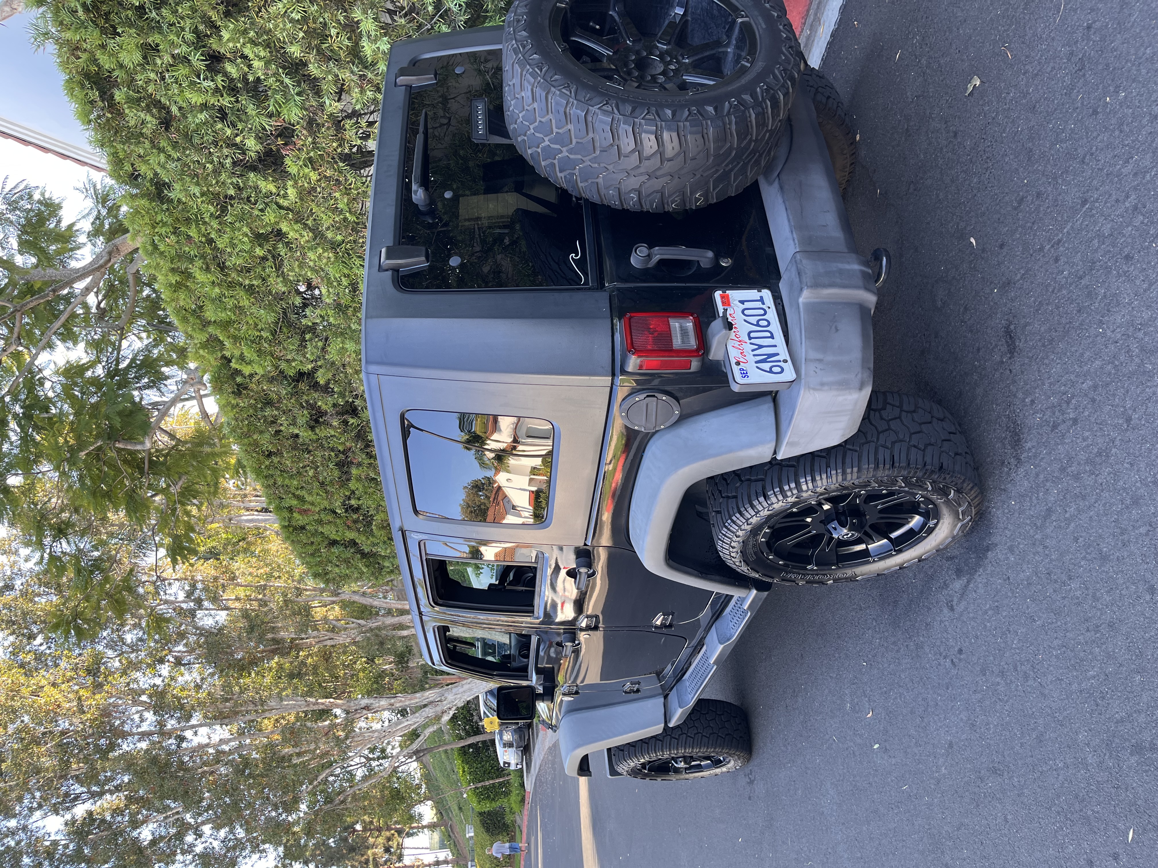 Used 2010 Jeep Wrangler Unlimited Sport AWD/4WD image 2