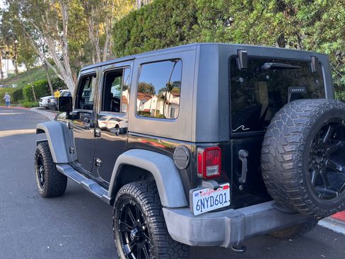 Used 2010 Jeep Wrangler Unlimited Sport AWD/4WD image 2