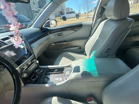 Used 2012 Lexus LS 460 w/ Comfort Pkg image 9