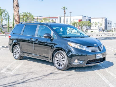 Used 2015 Toyota Sienna Limited Premium image 5