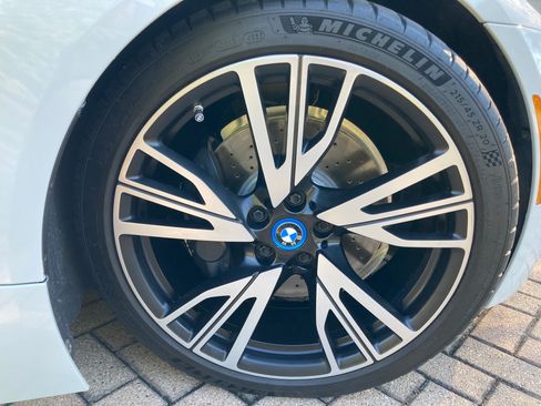 Used 2016 BMW i8 image 5