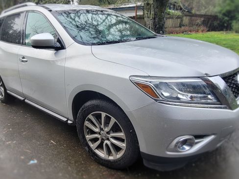 Used 2016 Nissan Pathfinder SV image 5