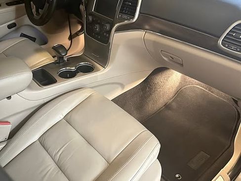 Used 2015 Jeep Grand Cherokee Limited image 11