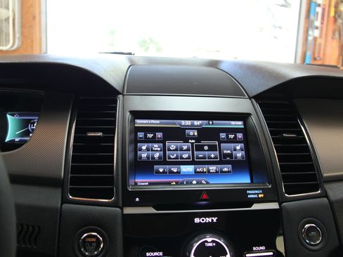 Used 2015 Ford Taurus SHO w/ Equipment Group 401A image 10