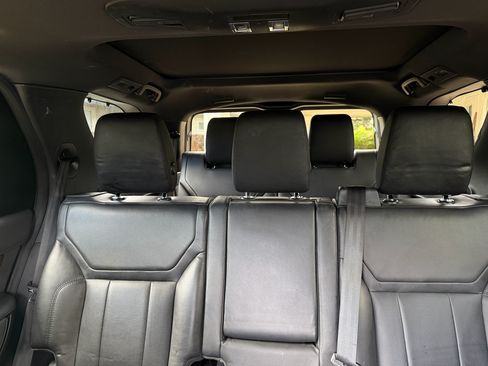 Used 2018 Land Rover Discovery HSE image 11