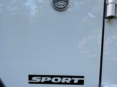 Used 2011 Jeep Wrangler Sport AWD/4WD image 10