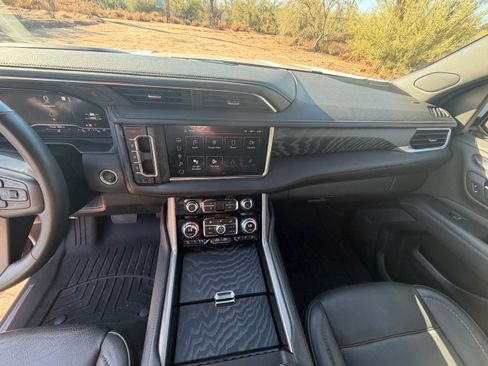 Used 2023 GMC Yukon XL Denali AWD/4WD image 12