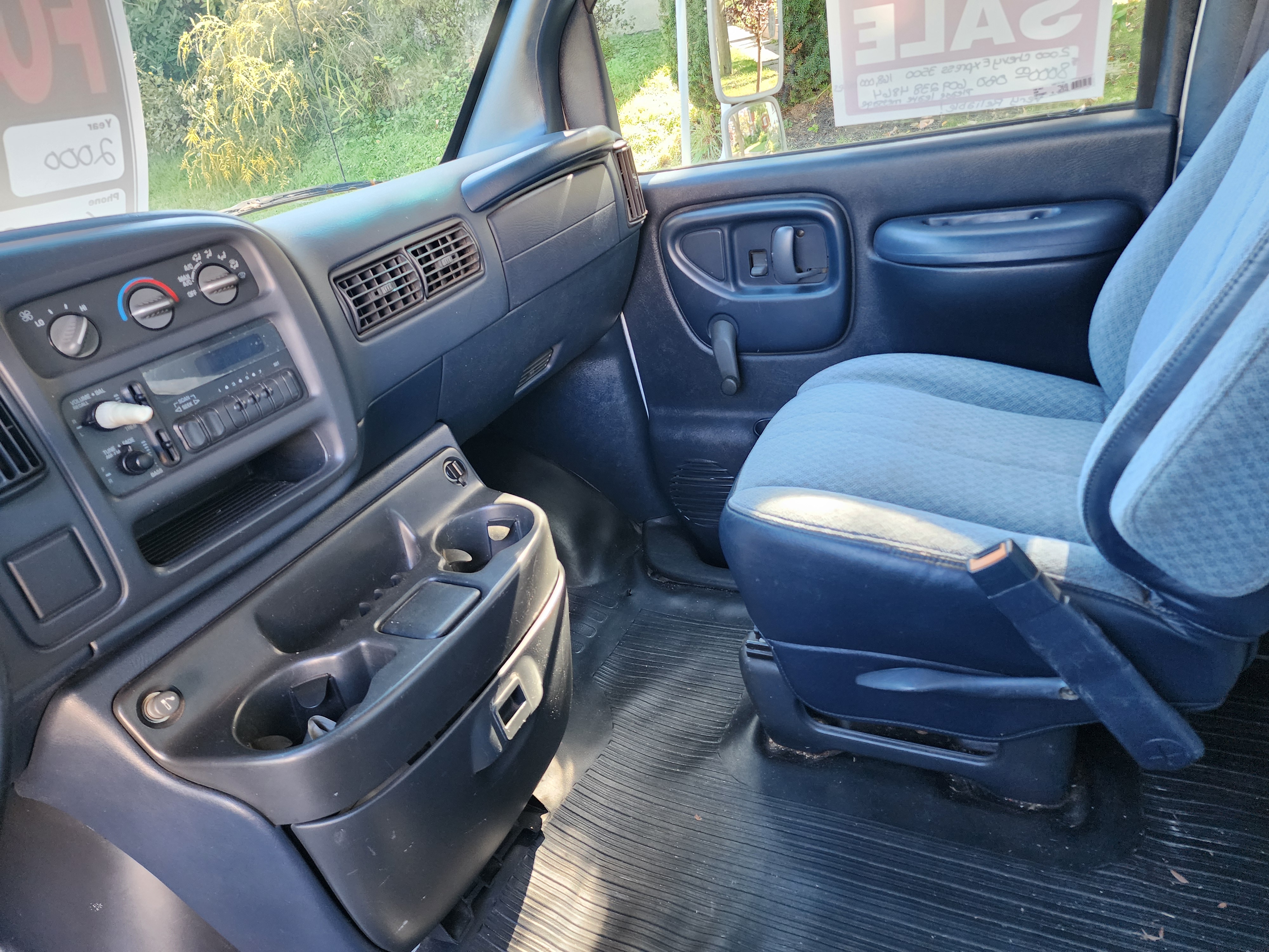Used 2000 Chevrolet Express 3500 RWD image 12