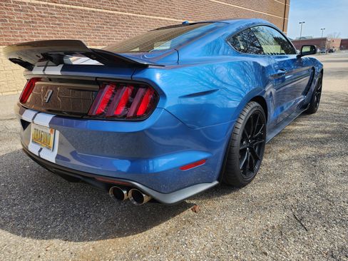 Used 2019 Ford Mustang Shelby GT350 w/ Technology Package image 5