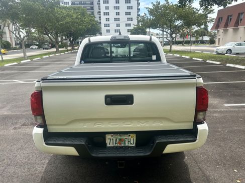 Used 2018 Toyota Tacoma SR w/ SR Convenience Package RWD image 8